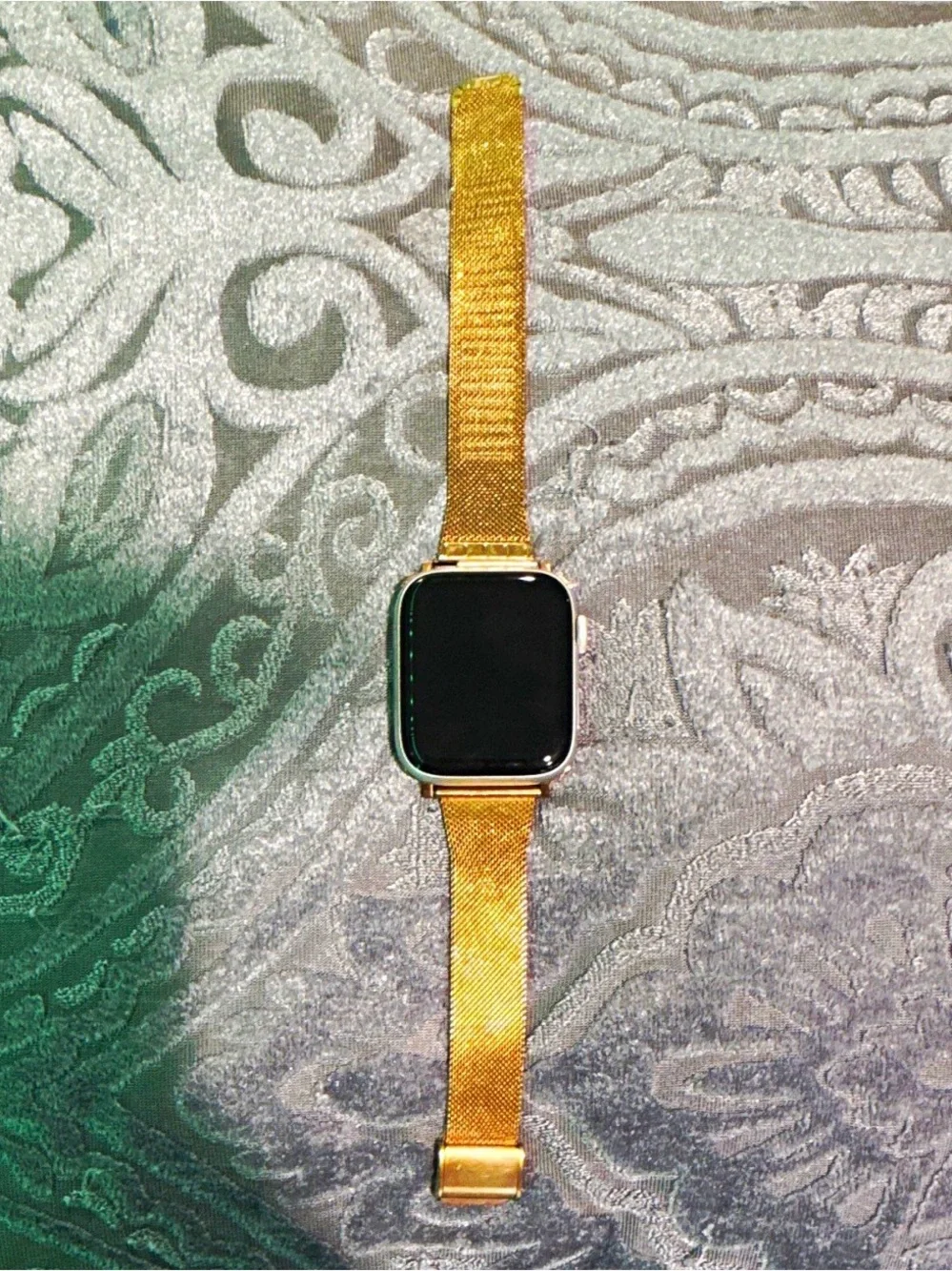 Apple Watch Series 5 44mm Silver, Gold Stainless Mesh Band Unlocked